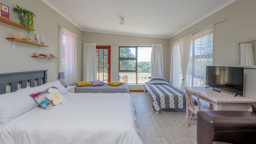 5 Bedroom Property for Sale in Struisbaai Western Cape